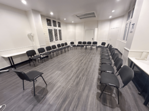 salle rouge disposition en cercle