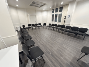 salle rouge disposition en cercle