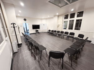 salle rouge disposition en cercle